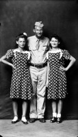 http://www.bernalespacio.com/files/gimgs/th-47_Mike Disfarmer Soldier with Two Girls in Polka Dot Dresses, 1940s.jpg